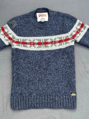 Unik superdry tröja - Riktigt snygg superdry vintage tröja i ullbladning. Perfekt för en skön unik stil. Storlek S. Mycket fint skick.
