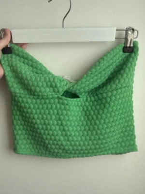 Tubtopp - Pull & Bear - Storlek M men skulle säga att den är som en small, liten i storleken. Lite liten för mig som är mellan S/M