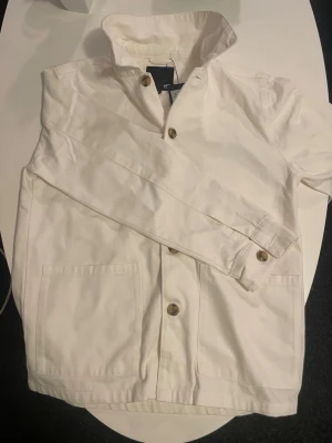 Beige Overshirt - Beige overshirt från lager 157 Storlek S Säljer den för att den inte passar så bra på mig