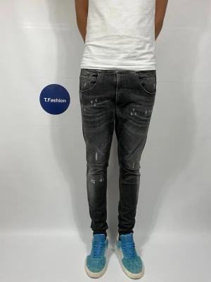 Replay  - Säljer nu dessa Replay Jeans, W32 o L30 med mått ca 37 o 100 cm där Moddelen är 183 o väger 68 kg, skriv för fler bilder/frågor🙌🏼