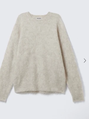 Stickad tröja - Jätte fin stickad tröja i mohair mix material, nypris 800 och inte andvänd så mycket❤️