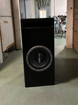 Stor svart Reaver trådlös högtalare - Säljer en pioneerbas 1000rms och 3000 w max