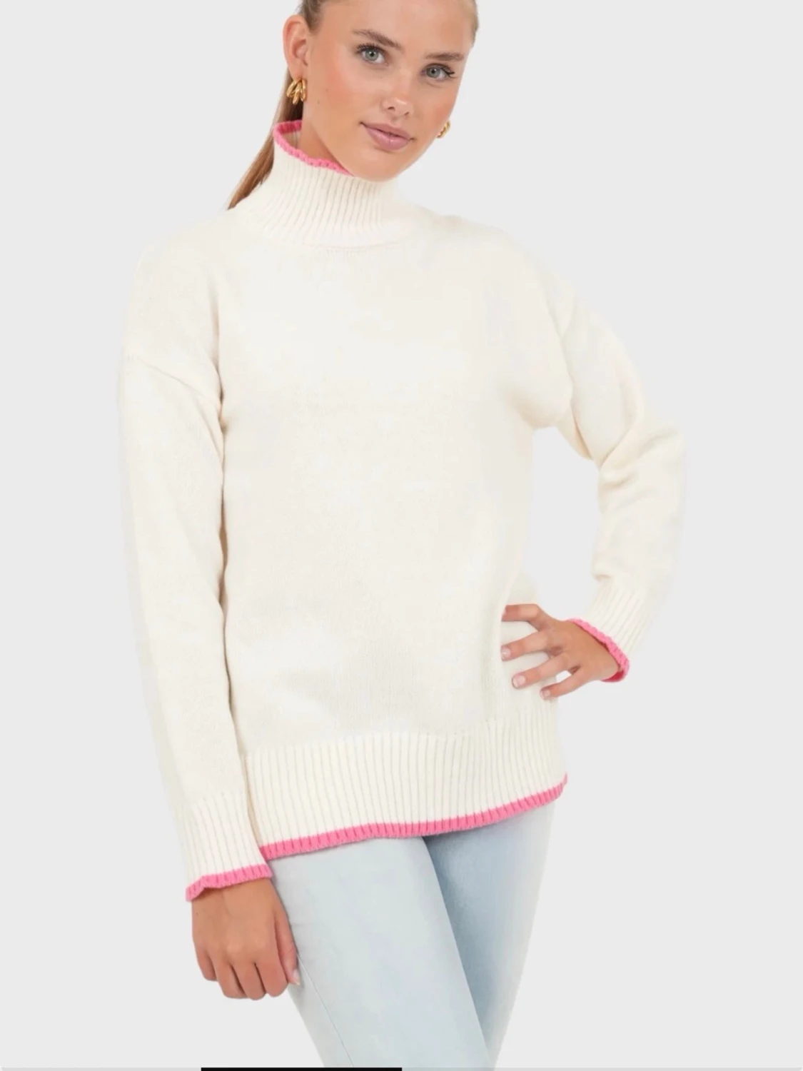 Vit stickad tröja med rosa detaljer - 1