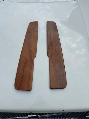 Träpaneler till dörrsidor 740/760 - Säljer två träpaneler i teak trä.