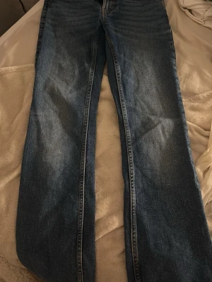 Mörkblå low waist bootcut - Bra skick sparsamt använda från Lindex💕passar mig som är 163💕💕