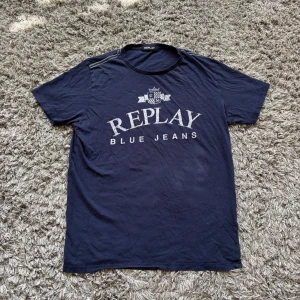 Replay t shirt  - Säljer denna feta Replay t shirten i fint skick!🌟Storlek M // hör gärna av er om ni har funderingar!👏