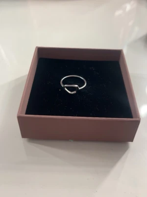 Snygg silverring från Edblad  - Säljer en jättefin silverring från Edblad💓💓Postar samma dag!