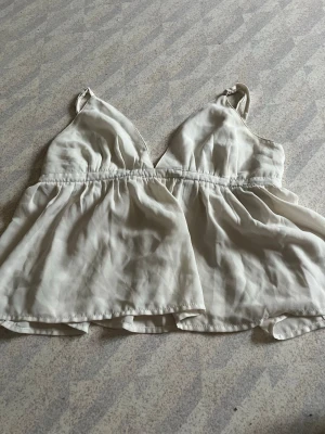 Vit blus från Bikbok  - Vit blus från Bikbok storlek M