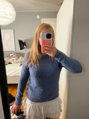 Blå stickad tröja - Fin blå stickad tröja från vero Moda. Storlek xs.