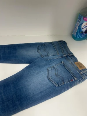 Replay jeans  - Storlek fins på en av bilderna. Skriv vid frågor osv(pris kan diskuteras vid snabb affär 