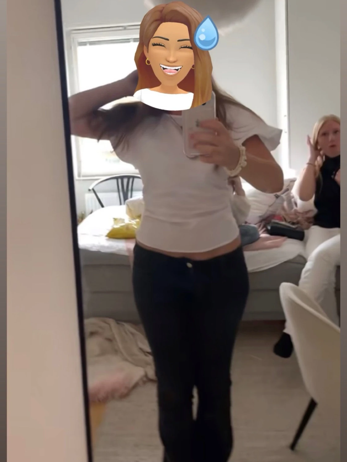Vit topp med puffärmar och knyt