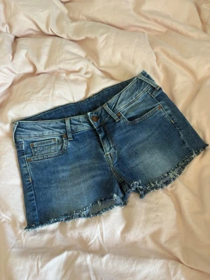 Blå jeansshorts - Jeansshorts från pepejeans! Jättefina och i storlek 164 men passar xs!