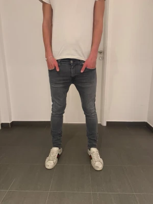 Dondup George jeans  - Säljer nu dessa feta Dondup George jeans, skriv för fler bilder/frågor🤗