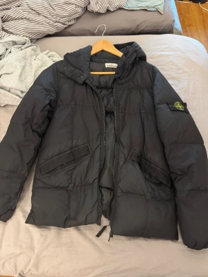 Svart Stone Island jacka - Stone island jacka i bra skick