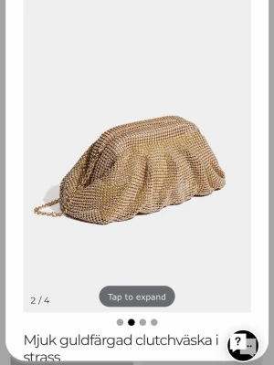 Clutch väska  - Jag säljer nu min exklusiva clutch väska ! Helt ny oanvänd ! 💕med glitter detaljer och axelrem band som du kan bära ! Jätte fin clutch väska med extra detaljer 