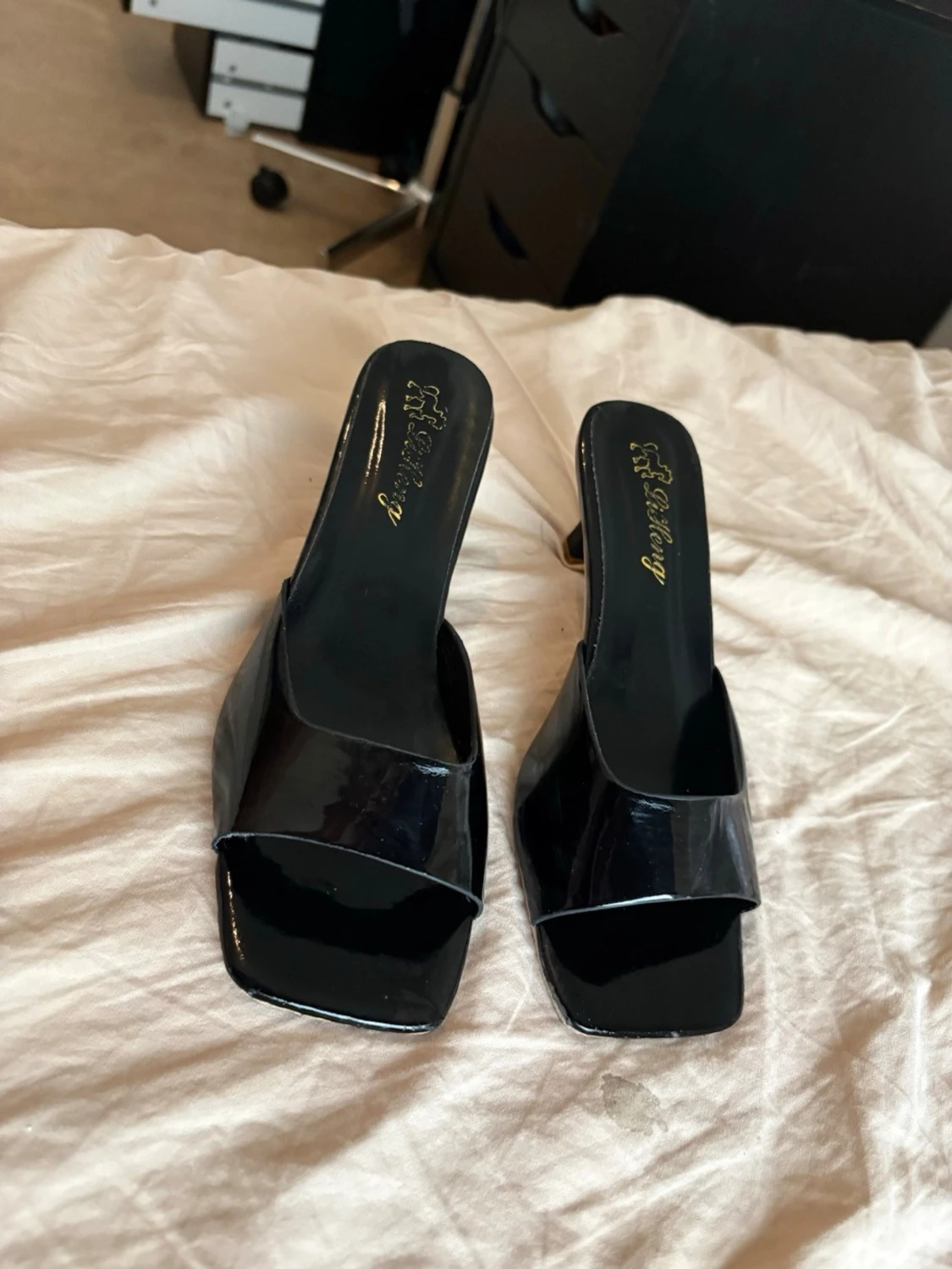 Svarta lackade slip-in pumps - 1