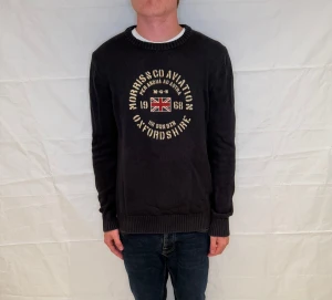Morris Sweater Blue Men's - Blå herrtröja i bomull, pre-owned i mycket gott skick.