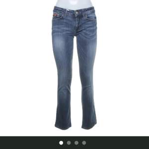 Säljer dessa jätte snygga jeans från Liu jo jeans, storlek 29 men passar nog 27-28. 