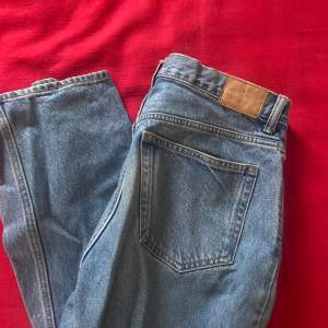Blåa weekday jeans som är i 9/10 skick Modell Space W30 L34 Köpta för 600kr