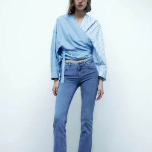 Low wasit Bootcut jeans  - Säljer mina helt oanvända lågmidjade Bootcut jeans från zara, då dessa också blivit förkorta, pris kan diskuteras och skriv för mer bilder 