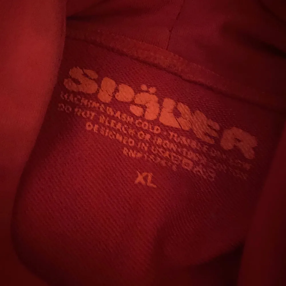 Säljer min sp5der tracksuit. Mycket fint skick inga defekter har bara haft på mig den en gång. Priset kan diskuteras vid snabb äffar 🙌.. Hoodies.