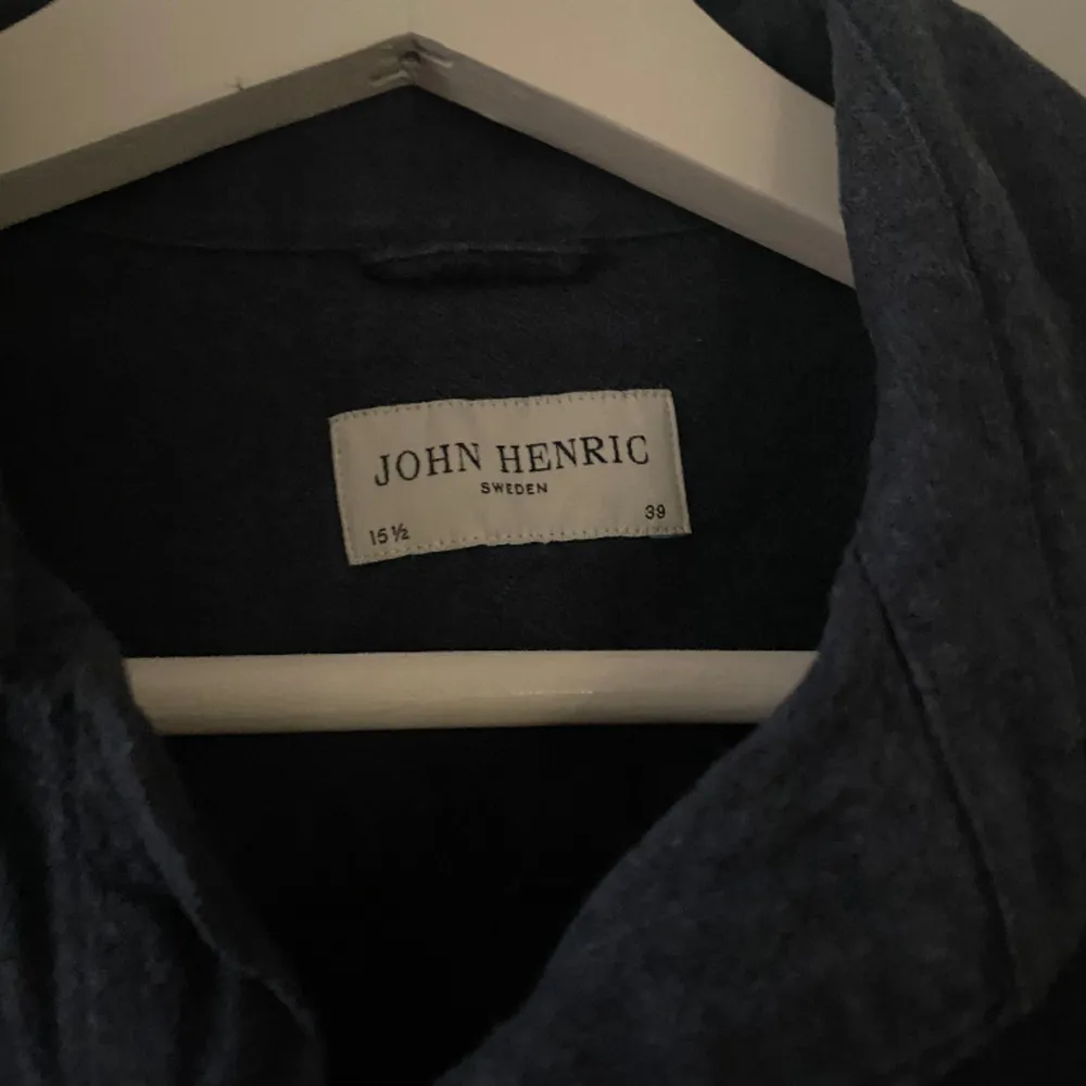 Skjorta från John Henric . Skjortor.