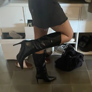 Boots med klack - Boots med klack från Nelly, helt oanvända, storlek 39!