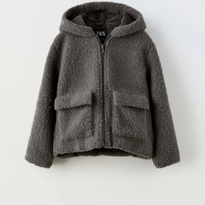 Teddyjacka - ALDRIG ANVÄND MED LAPPEN KVAR - Fin Zara jacka i storlek 164 cm, vilket jag skulle säga motsvarar S (den är relativt stor på mig som bär XS). ❤️