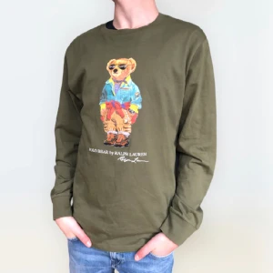 Ralph lauren ”polo bear” teöja - Ritkigt snygg polo beat tröja av Ralph lauren💫 endast använd ett par enstaka ggr så absolut nyskick🌟 Passar XS/S  Modellen är 171  Skriv vid frågor eller funderingar👏