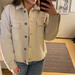 Jacka  - Använd  S  Beige / off white 