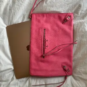 Rosa Balenciaga city clip clutch handväska Perfekt som datorfodral Aldrig använt 