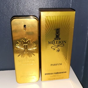 One million edp cirka 95 ml - Hej jag säljer/byter min one million edp som kostade 1,150 kr ny och mitt pris 750 kr är nästa full bara andvänt några gånger. Går att diskutera pris.