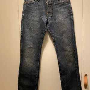 Acne jeans i storlek 29/34 