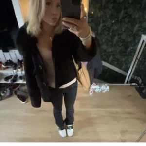 Meotine kappa - säljer nu min super snygga Meotine liknande kappa i nyskick, köpte den i december, skriv gärna om ni är intresserade eller undrar något 💓