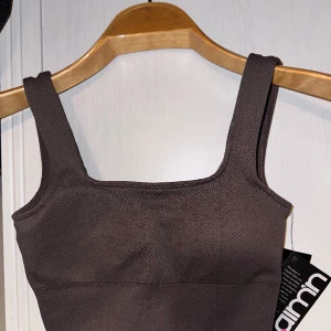 Aim’n Macchiato Brown Luxe Seamless BH XS - Brand new with tags. Too small. Didn’t even try on. Pet and smoke free home. Can take pictures or send measurements. 