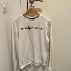 Fin sweatshirt från Sail racing i bra skick tveka int rop att ställa frågor😀