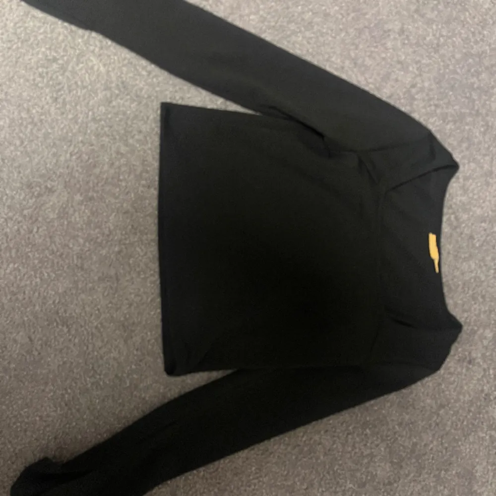 Långärmad svart tröja från Gina Tricot, storlek 158/164 💗 (inte fri frakt). Toppar.