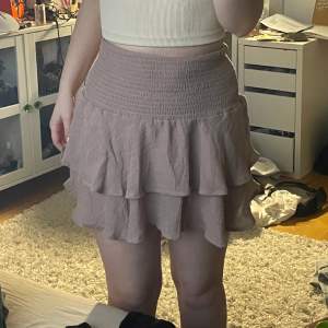 En jätte fin sommar kjol från shein, oanvänd för är inte min stil. Köpare står för frakt. Färgen är mer som första bilderna 