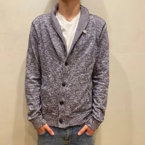 Kofta Cardigan  - Hej! Säljer nu min kofta märket är okänt Storlek S fint skick. Tveka inte på att höra av dig om du har frågor eller funderingar kring varan! 