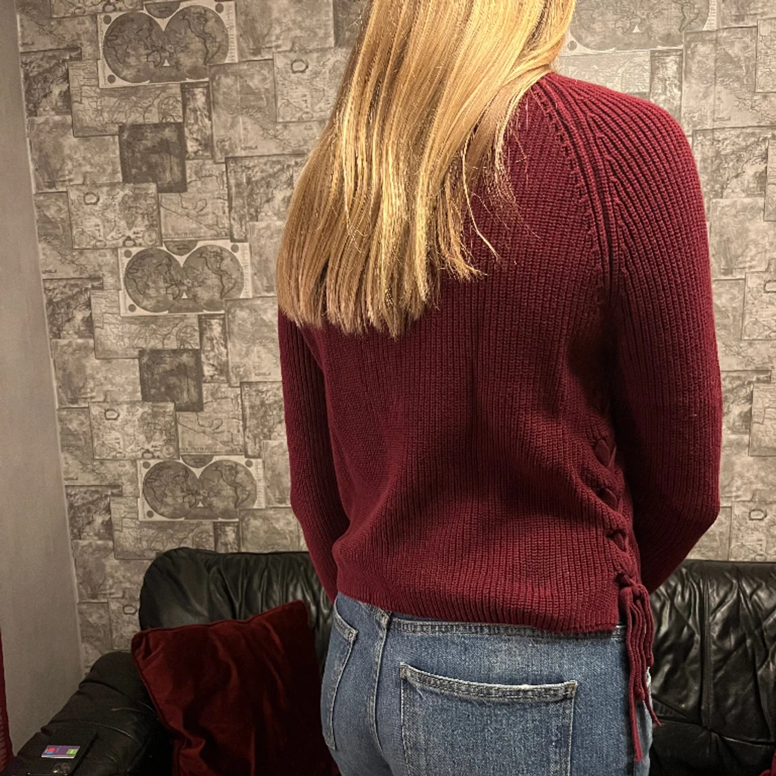 Mörkröd tröja från Crocker - 90