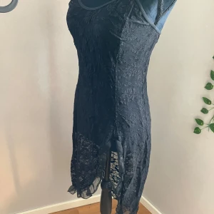 Helt ny svart spetsnattlinne - Helt ny, aldrig använd svart spetsnattlinne, strl XS/S.