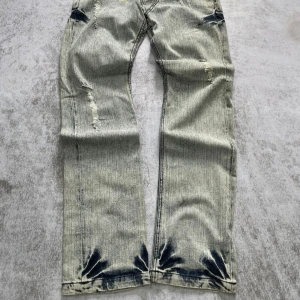 More core division (MCD) denims - Intressekoll, Crazy ahh denims, köpta på grailed kvitto finns, . galen kvalite och detaljer, , är blå, kom med bud Dm för frågor, mer info, measurements ser ni på sistabild. väldigt sigma male alfa hane🐺💯🙏