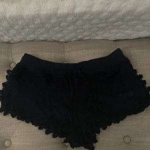 Spets shorts  - Trendiga spetsshorts