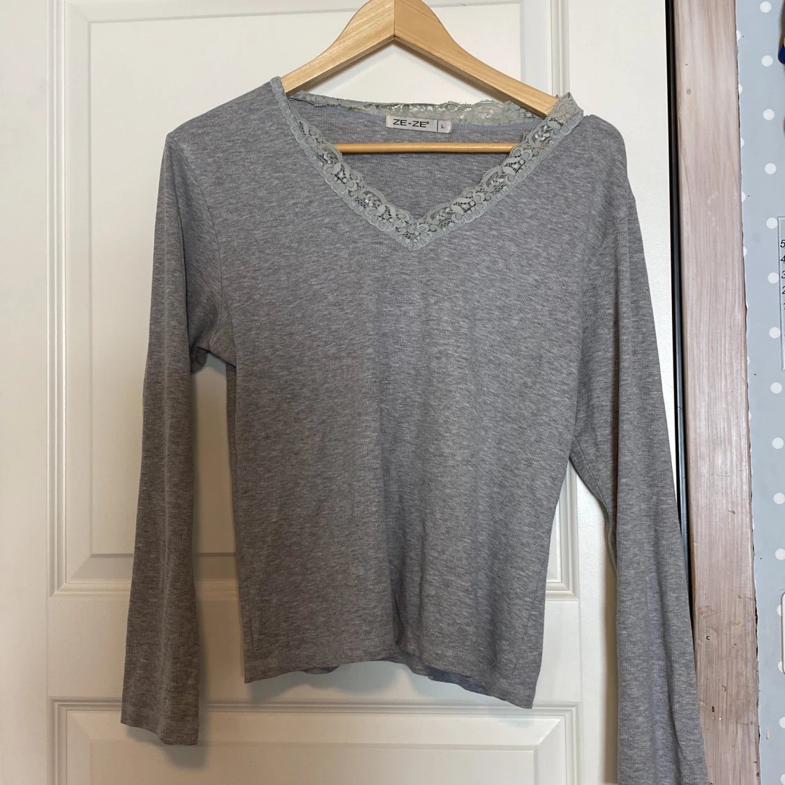 Grå långärmad tröja  - 90