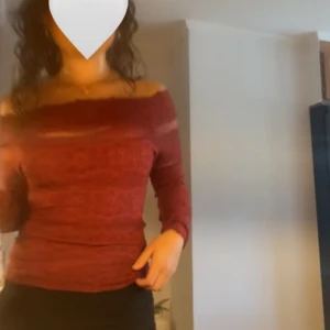 Spetstopp  - Säljer denna spetstopp jag köpte på plick för några månader sen, då den inte riktigt var min stil. Köpte den i storlek M men sydde in den så nu passar den storlek xs-s❤️