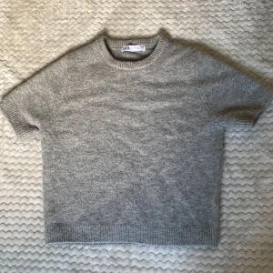 Stickad tröja - Säljer min stickade tröja från Zara då jag inte använder den. 