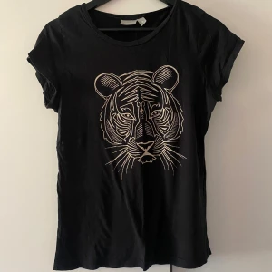 T-shirt - Fint skick 36-38