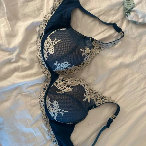 intimismi bh - en bh i god skick, som jag säljer för den bara ligger i gadroben, pris kan diskuteras vid snabb affär 