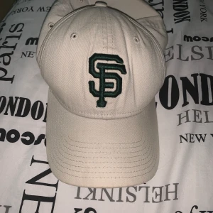 New era keps -  Stängd på baksidan. Pris kan diskuteras.