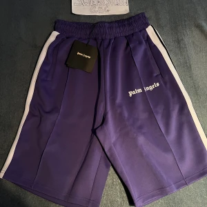 Palm angels shorts - Helt nya i riktigt fin kvalitet! Finns i Göteborg men kan självklart fraktas 🌟